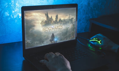 A player behind his laptop screen playing Hogwarts Legacy